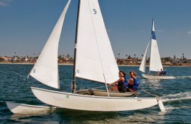 Hobie flying the hull
