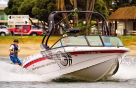 Camper behind a Nautique